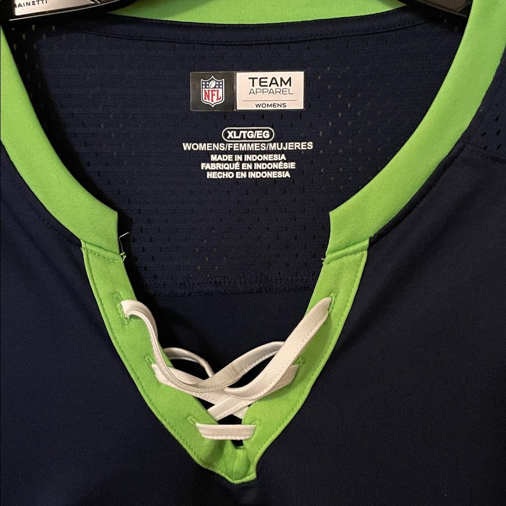 Seahawks women's extra-large tshirt - Picture 2 of 9